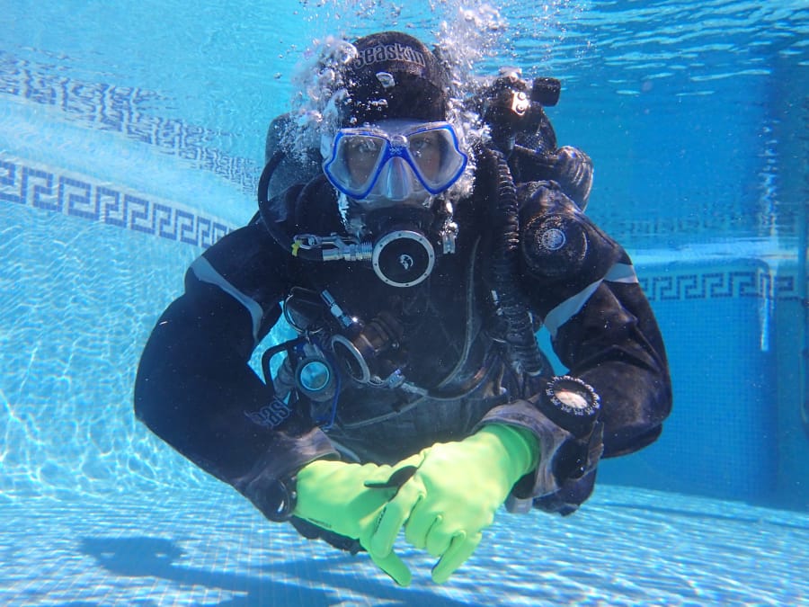 Diver PADI Master Scuba Diver pool Playa Blanca Lanzarote