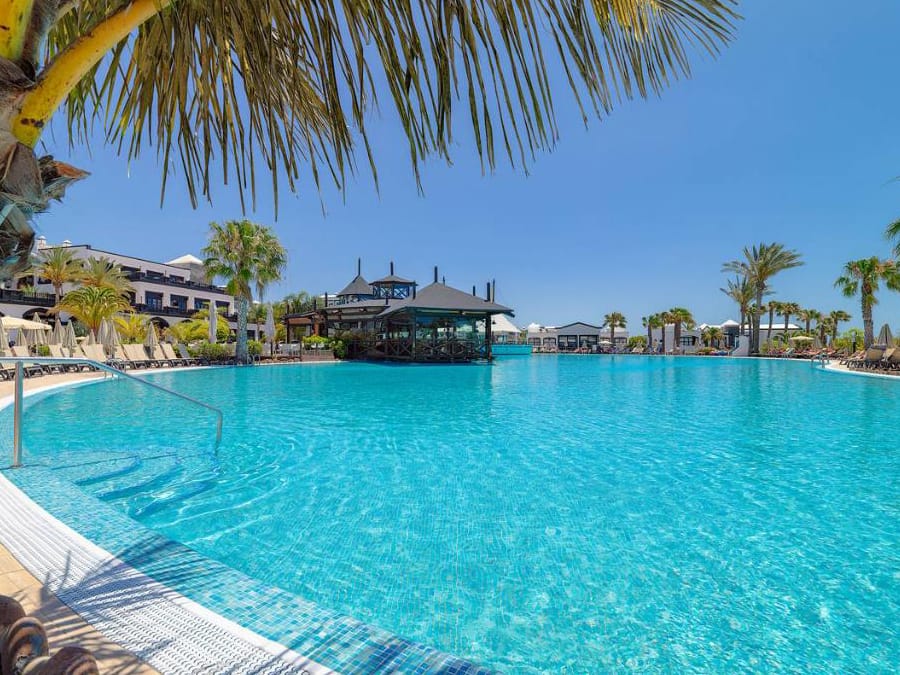 Bar swimming pool Hotel H10 Rubicon Palace Playa Blanca Lanzarote